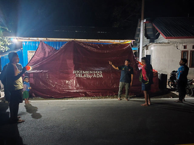 Kemensos dirikan puluhan tenda, operasikan dapur umum, dan salurkan ribuan paket sembako untuk 56.057 jiwa korban gempa di Manggarai, NTT, Kamis (20/8/2026).  Foto: Kemensos RI