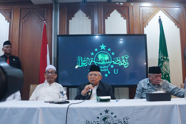 Dewan Penasihat Pengurus Besar Nahdlatul Ulama (PBNU) Ma'ruf Amin memberikan keterangan pers terkait pertemuan dengan sejumlah ulama sepuh NU di Gedung PBNU, Jakarta, Kamis (20/8/2026). Foto: Iqbal Firdaus/kumparan