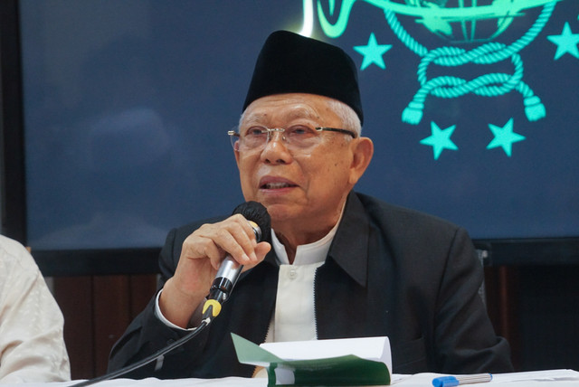 Dewan Penasihat Pengurus Besar Nahdlatul Ulama (PBNU) Ma'ruf Amin memberikan keterangan pers terkait pertemuan dengan sejumlah ulama sepuh NU di Gedung PBNU, Jakarta, Kamis (20/8/2026). Foto: Iqbal Firdaus/kumparan
