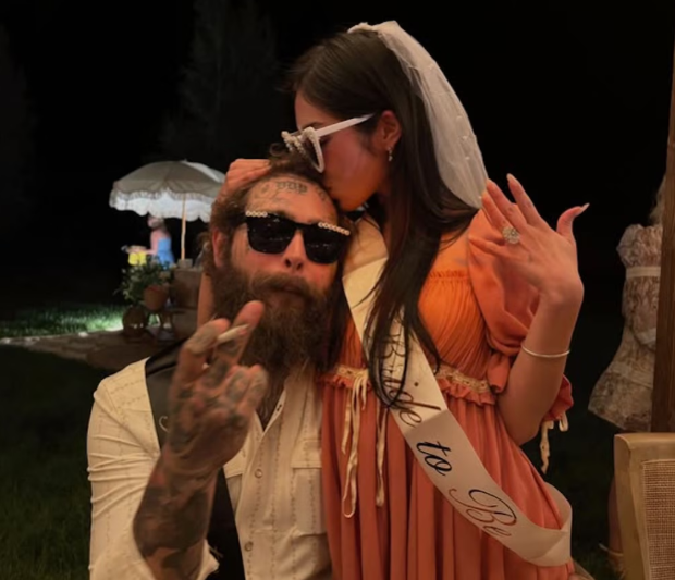 Post Malone dan tunangannya Christy Lee. Foto: Instagram/@marinahollyer