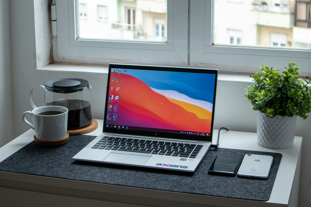 Ilustrasi cara uninstall aplikasi di laptop Windows. Foto: Unsplash.