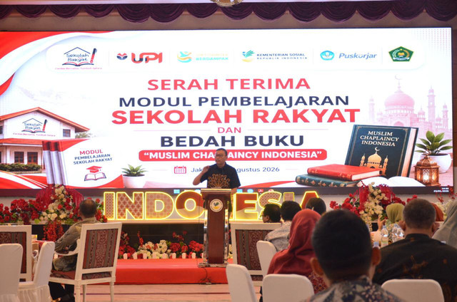 Sekretaris Jenderal Kementerian Sosial Robben Rico bersama Wakil Rektor Bidang Perencanaan dan Keuangan UPI Prof. Dr. Rudy Susilana, M.Si., di Gedung Aneka Bakti, Kementerian Sosial, Jakarta, Kamis (20/8/2026). Foto: Biro Humas Kemensos/Tira Carter