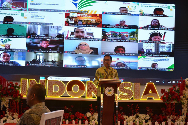 Sekretaris Jenderal Kementerian Sosial Robben Rico bersama Wakil Rektor Bidang Perencanaan dan Keuangan UPI Prof. Dr. Rudy Susilana, M.Si., di Gedung Aneka Bakti, Kementerian Sosial, Jakarta, Kamis (20/8/2026). Foto: Biro Humas Kemensos/Tira Carter