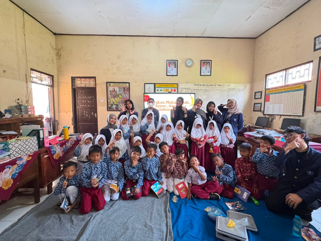 Kegiatan GEMBIRA di SDN 01 Kalijoyo. Sumber: Dokumentasi KKNT Inovasi IPB PEKALONGANKAB03.