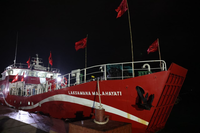 Pelepasan Kapal Laksamana Malahayati, Kapal Rumah Sakit Terapung PDI Perjuangan untuk Diberangkatkan Menuju Lokasi Bencana Gempa Bumi di Nusa Tenggara Timur (NTT), Pulomerak, Cilegon, Banten, Kamis (20/8). Foto: Dok. PDIP
