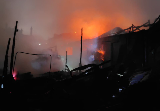 Kebakaran rumah di Jalan Kramat Sawah, Senen, Jakarta Pusat, Kamis (20/8). Dok. Istimewa
