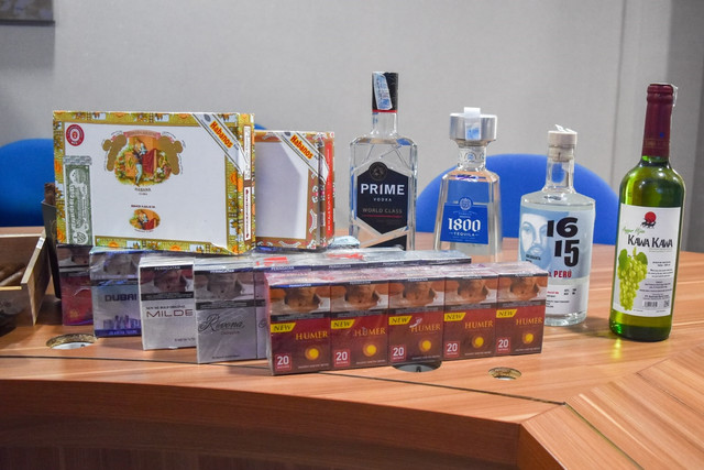 Bea Cukai Kantor Wilayah Jakarta musnahkan barang kena cukai (BKC) ilegal. Foto: Bea Cukai Kantor Wilayah Jakarta