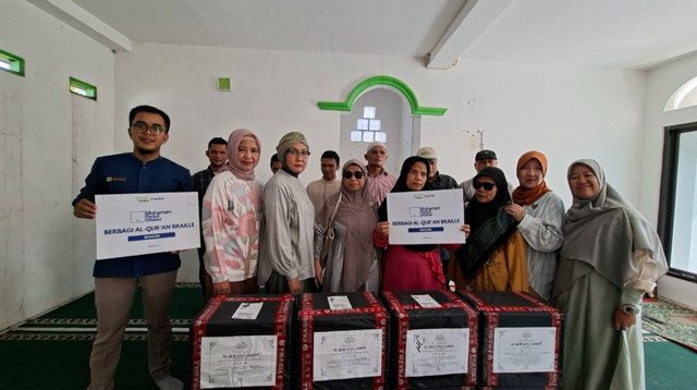 DT Peduli Salurkan Al-Quran Braile untuk Yayasan Peduli Disabilitas Mandiri di Bogor (Sumber: DT Peduli)