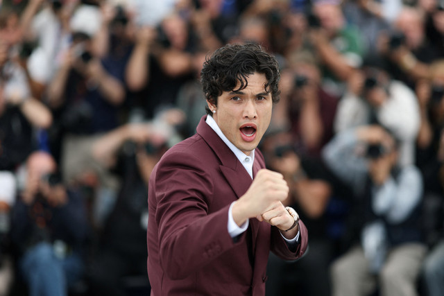 Aktor AS Charles Melton berpose dalam sesi pemotretan untuk film "Her Private Hell" di Festival Film Cannes edisi ke-79 di Cannes, Prancis selatan, pada 19 Mei 2026. Foto: Sameer Al-Doumy/AFP