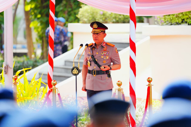 Kapolri Jenderal Listyo Sigit Prabowo pimpin Upacara Peringatan Hari Juang Polri 2026 di depan Monumen Perjuangan Polri Jalan Darmo, Surabaya, Jumat (21/8/2026). Foto: Polri
