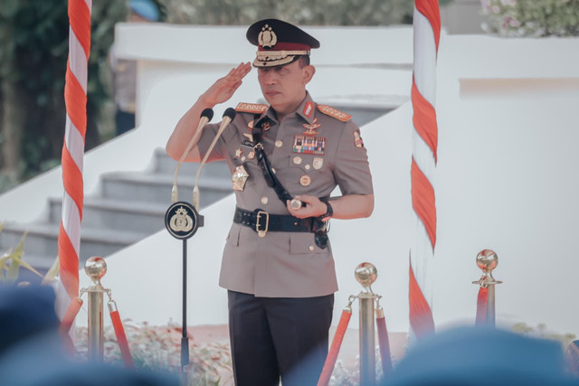 Kapolri Jenderal Listyo Sigit Prabowo pimpin Upacara Peringatan Hari Juang Polri 2026 di depan Monumen Perjuangan Polri Jalan Darmo, Surabaya, Jumat (21/8/2026). Foto: Polda Jawa Timur