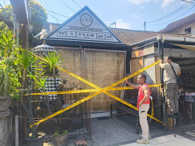 Lokasi pengeroyokan digaris polisi. Foto: Polres Denpasar
