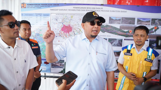 Wakil Ketua Komisi VI DPR RI dari Fraksi Gerindra Andre Rosiade memastikan pembangunan kembali kawasan Gunung Nago, Kota Padang, yang menjadi salah satu lokasi terparah terdampak bencana galodo pada November 2025, segera dimulai. Foto: Dok. Istimewa