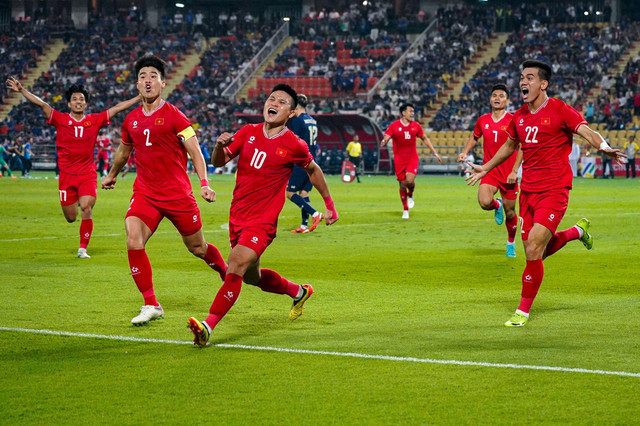 Vietnam keluar sebagai juara Piala AFF 2024. Kepastian ini didapat usai mengalahkan Thailand pada leg kedua partai final Piala AFF 2024 di Stadion Rajamangala, Bangkok, Thailand, Minggu (5/1) malam WIB. Foto: CHANAKARN LAOSARAKHAM/AFP