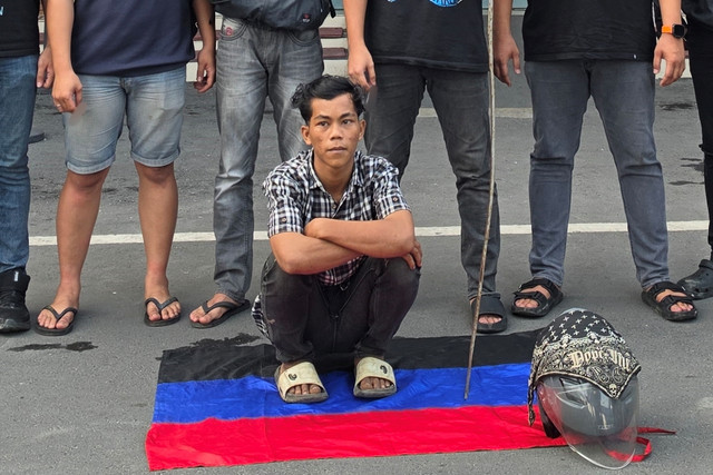 Polisi tangkap pelaku pemilik akun Geng motor yang unggah video pegang senjata tajam, Jumat (21/8/2026). Foto: Polrestabes Medan