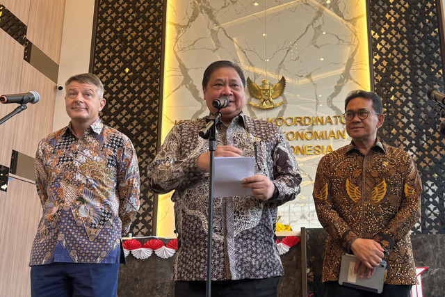 Menko Bidang Perekonomian Airlangga Hartarto memberikan keterangan pers di Kemenko Bidang Perekonomian, Jakarta, Jumat (21/8/2026). Foto: Fariza Rizky Ananda/kumparan