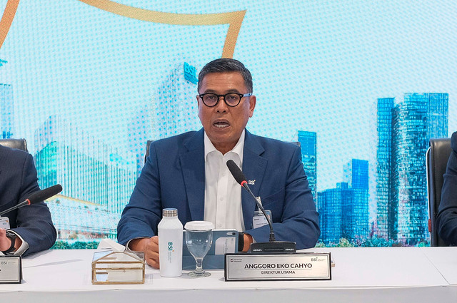 Direktur Utama Bank Syariah Indonesia (BSI) Anggoro Eko Cahyo memaparkan kinerja BSI pada triwulan II tahun 2026 di Kantor Pusat BSI, Jakarta, Jumat (21/8/2026). Foto: Akbar Mubarak/kumparan