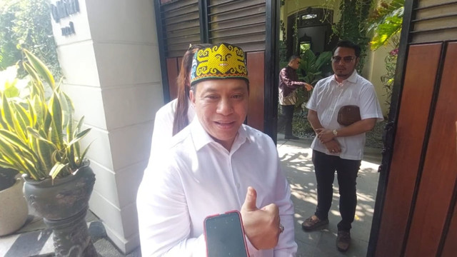 Enam anggota DPD RI dari sejumlah provinsi menemui Presiden ke-7 RI Joko Widodo (Jokowi) di kediamannya di Solo, Jawa Tengah, Jumat (21/8/2026). Foto: kumparan