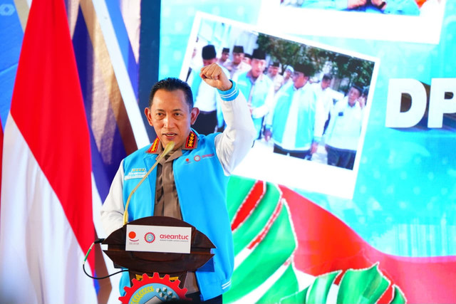 Kapolri Jenderal Listyo Sigit Prabowo resmikan Gedung DPD KSPSI AGN Jawa Timur di Surabaya, Jumat (21/8/2026), yang rampung setelah tertunda selama lebih dari tiga dekade untuk mendukung kesejahteraan dan perjuangan buruh. Foto: Dok. Polri