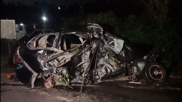 Truk tabrak 2 mobil dan 2 motor di kawasan Puncak Cianjur, Jumat (21/8). Foto: kumparan