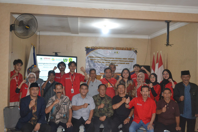 Dokumentasi pribadi penulis Mahasiswa KKN Universitas 17 Agustus 1945 bersama warga Desa Srogol dalam kegiatan peningkatan pemahaman mengenai penyelesaian permasalahan melalui jalur litigasi dan nonlitigasi, Kamis (20/8/2026).