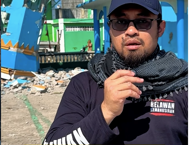 Ahmad Zaki Ali, relawan kemanusiaan, yang wafat saat menyalurkan bantuan di lokasi gempa di Flores, NTT, Jumat (21/8/2026) Foto: Instagram/@ahmadzaki_ali