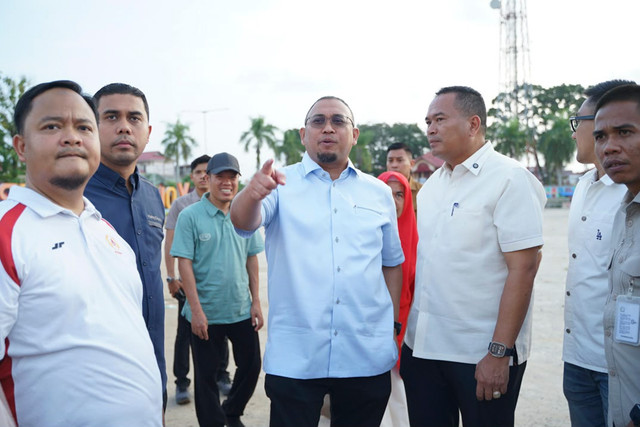 Wakil Ketua Komisi VI DPR RI Andre Rosiade mengunjungi GOR Rawang, Jumat (21/8/2026). Foto: Dok. Istimewa