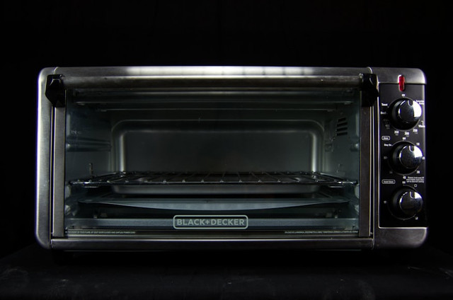 Ilustrasi Bolehkah Menggunakan Microwave Tanpa Makanan di Dalamnya?. Unsplash.com/Marcos Ramírez