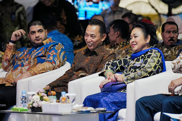 Anggota Komisi IV DPR RI Rajiv (kiri) desak Kementerian Kehutanan dan Polri usut tuntas, cabut izin, hingga beri sanksi tegas kepada pihak atau perusahaan yang sengaja buka lahan lewat karhutla di Kalimantan, Sabtu (22/8/2026). Foto: Dok. DPR RI