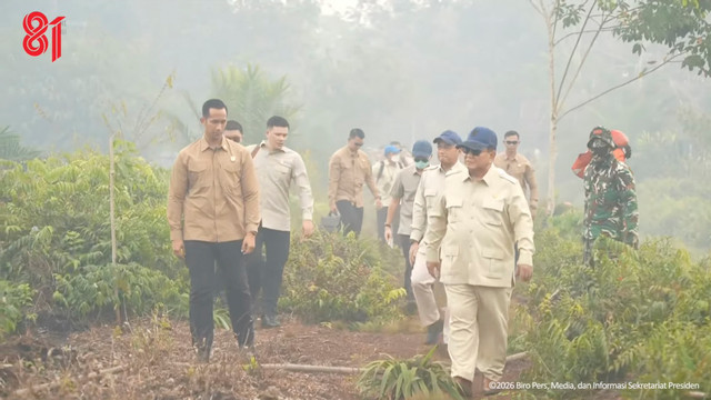 Presiden Prabowo Tinjau Lokasi Kebakaran Hutan di Kalimantan Barat, Sabtu (22/8/2026).  Foto: Dok. Sekretariat Presiden