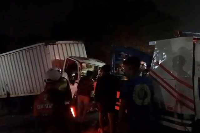 Truk tabrak 2 mobil dan 2 motor di kawasan Puncak Cianjur, Jumat (21/8/2026). Foto: kumparan