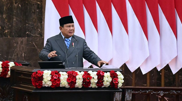 Presiden Prabowo Subianto menyampaikan Keterangan Pemerintah atas Rancangan Undang-Undang (RUU) tentang APBN Tahun Anggaran 2027 beserta Nota Keuangan dan dokumen pendukungnya dalam Rapat Paripurna Pembukaan Masa Persidangan I DPR RI Tahun Sidang 2026–2027 di Gedung Nusantara, Kompleks Parlemen, Jakarta, Jumat (14/8/2026). (Foto:sudutkota.id/BPMI Setpres)