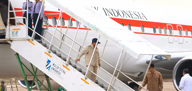 Presiden Prabowo Subianto tiba di Palangkaraya, Kalimantan Tengah, Sabtu (22/8) usai meninjau hutan yang terdampak Kebakaran Hutan dan Lahan (Karhutla). Dok: YT Setpres