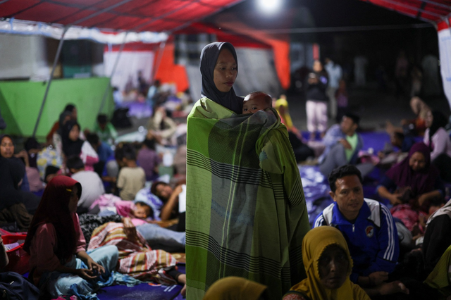 Kondisi korban mengungsi gempa magnitudo 7,7 di Pulau Flores, NTT. Foto: REUTERS