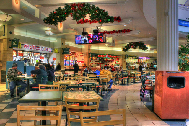 Ilustrasi Apakah boleh membawa makanan dari luar ke food court?, Foto: Pixabay/Goodfreephotos_com