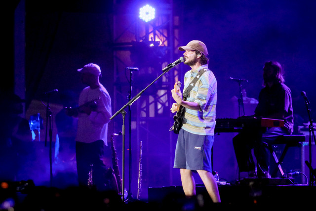 Rex Orange County tampil di LaLaLa Festival 2026 yang digelar di JIExpo Kemayoran, Jakarta, Sabtu (22/8/2026). Foto: Jamal Ramadhan/kumparan