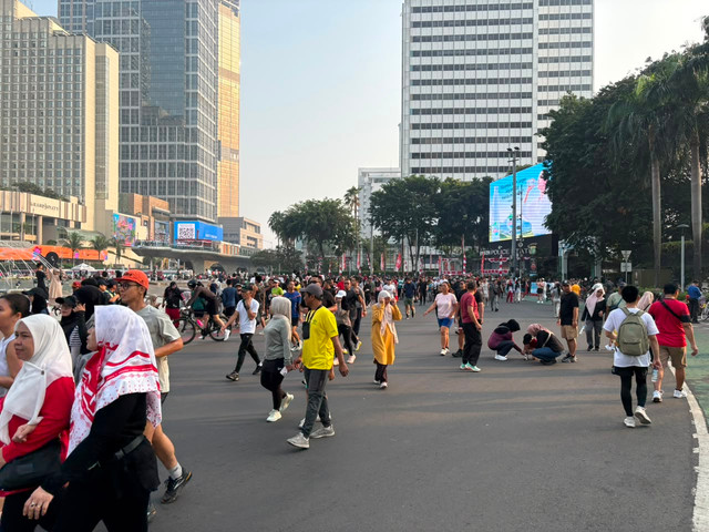 Suasana Hari Bebas Kendaraan Bermotor (HBKB) atau Car Free Day (CFD) di kawasan Bundaran HI, Jakarta Pusat, Minggu (23/8/2026). Foto: Nauval Pratama/kumparan