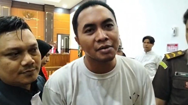Pria asal Kepulauan Mentawai, Yogi Gilang Arya, didakwa menyelenggarakan usaha telekomunikasi tanpa izin. Foto: Dok. Istimewa