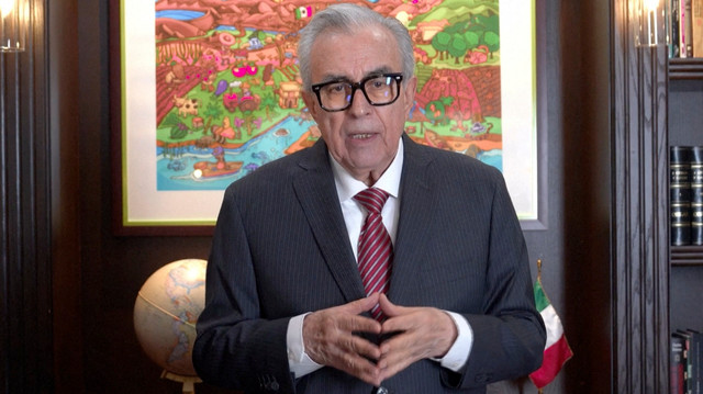 Gubernur Sinaloa Ruben Rocha menyampaikan pernyataan melalui pesan video di Culiacan, Meksiko, (21/8/2026). Foto: Sinaloa Government/Handout via REUTERS