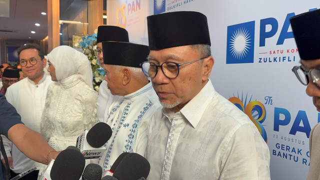 Sambutan dan doorstop Ketua Umum Partai Amanat Nasional (PAN), Zulkifli Hasan pada HUT PAN ke-28 di Kantor DPP PAN, Jakarta Selatan, Minggu (23/8/2026). Foto: Joakhim Tharob/kumparan