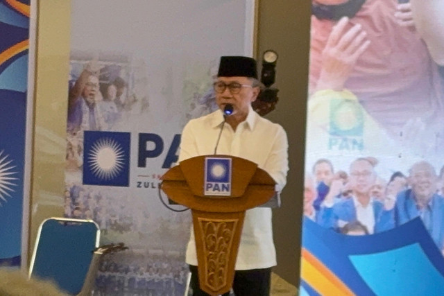 Sambutan dan doorstop Ketua Umum Partai Amanat Nasional (PAN), Zulkifli Hasan pada HUT PAN ke-28 di Kantor DPP PAN, Jakarta Selatan, Minggu (23/8/2026). Foto: Joakhim Tharob/kumparan