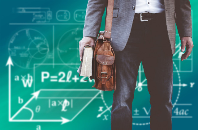 Sumber gambar : https://pixabay.com/id/illustrations/mahasiswa-profesor-universitas-buku-2052868/