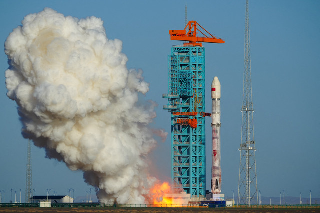 Roket Zhuque-3 buatan perusahaan roket swasta China, LandSpace, lepas landas dari Zona Percontohan Inovasi Antariksa Komersial Dongfeng di barat laut China, dekat Jiuquan, provinsi Gansu, China, (19/8/2026). Foto: cnsphoto via REUTERS
