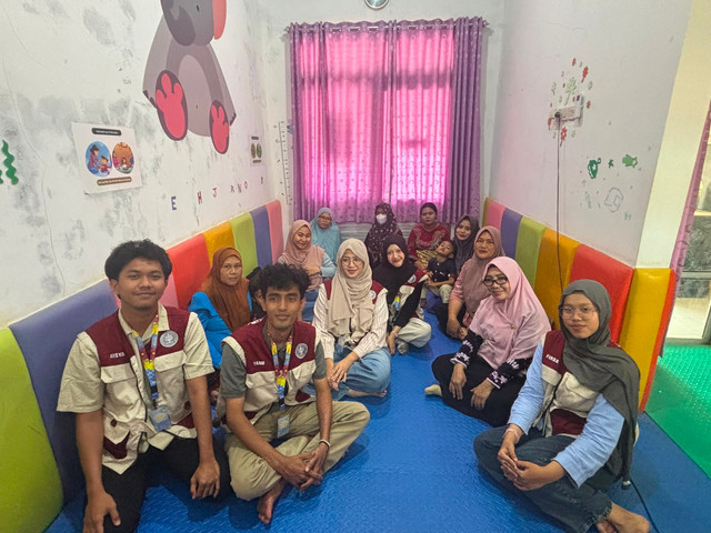 Mahasiswa KKN-T Inovasi IPB University melaksanakan program kerja GIMAS 1000HPK di Rumah Anak Sigap, Desa Kluwut, Kabupaten Brebes, Jawa Tengah. (Sumber: Dokumentasi Pribadi)