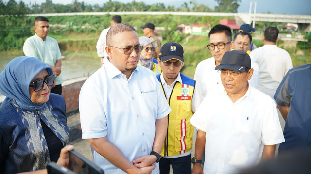 Wakil Ketua Komisi VI DPR RI dari Fraksi Gerindra Andre Rosiade mendorong percepatan normalisasi sungai di Kabupaten Padang Pariaman sebagai bagian dari pemulihan infrastruktur pascabencana. Foto: Dok. Istimewa