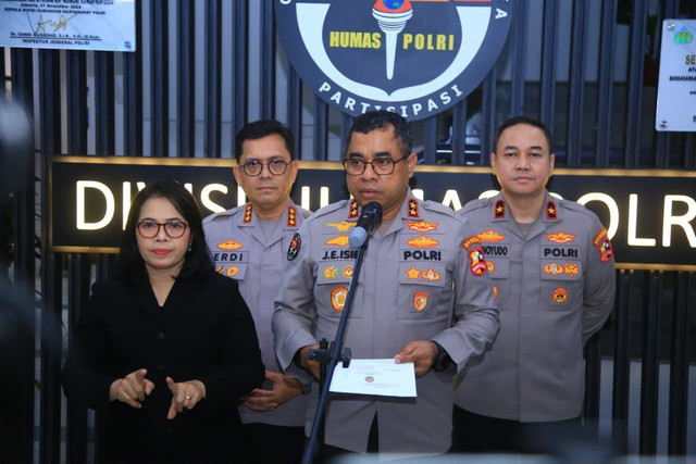 Polri kirim bantuan kebakaran hutan dan lahan ke Kalimantan Barat, Selasa (25/8/2026). Foto: Dok. Polri