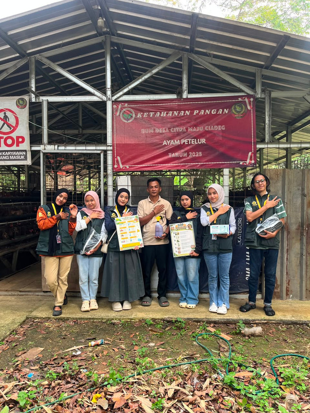 Pembuatan Biodesinfektan, Pengadaan APD dan Pembuatan SOP Biosafety di BUMDes Ayam Petelur Desa Ciadeg. Dok. Istimewa