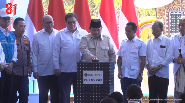Presiden Prabowo Luncurkan Program PLTS 100 GWp di Kab. Jembrana, Selasa (25/8/2026). Foto: Youtube/Sekretariat Presiden