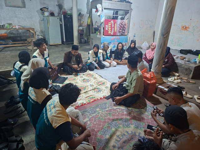 Pemaparan Konsep dan Hasil Dari Program Kerja Samudra Lestari Kepada Pokdarwis Desa Bimorejo (Sumber: KKN UNS Kelompok 14 Bimorejo). Dok. Istimewa