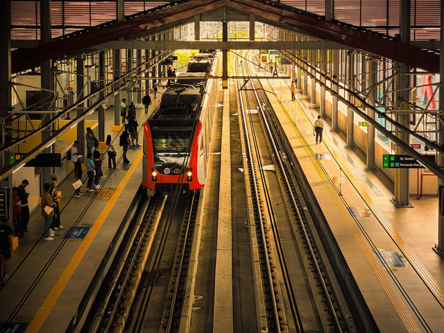 Ilustrasi jam operasional LRT Kelapa Gading-Manggarai. Foto: Unsplash.com/Ren Zapanta